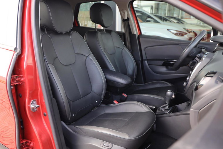Vehicle Image 16