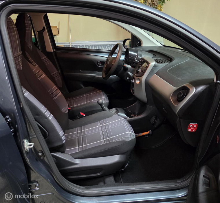 Vehicle Image 14