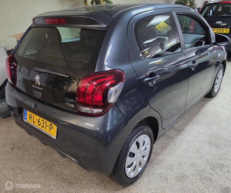 Vehicle Image 8