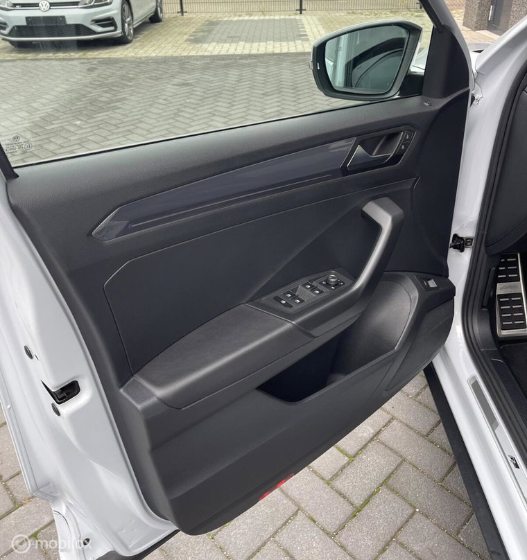 Vehicle Image 26