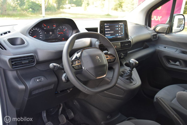 Vehicle Image 23