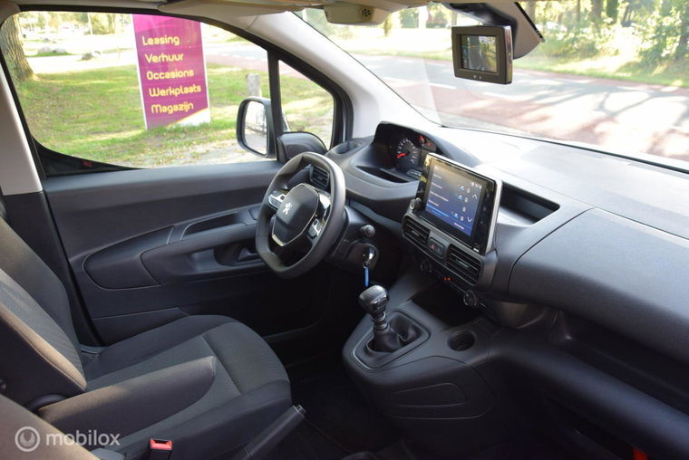 Vehicle Image 24