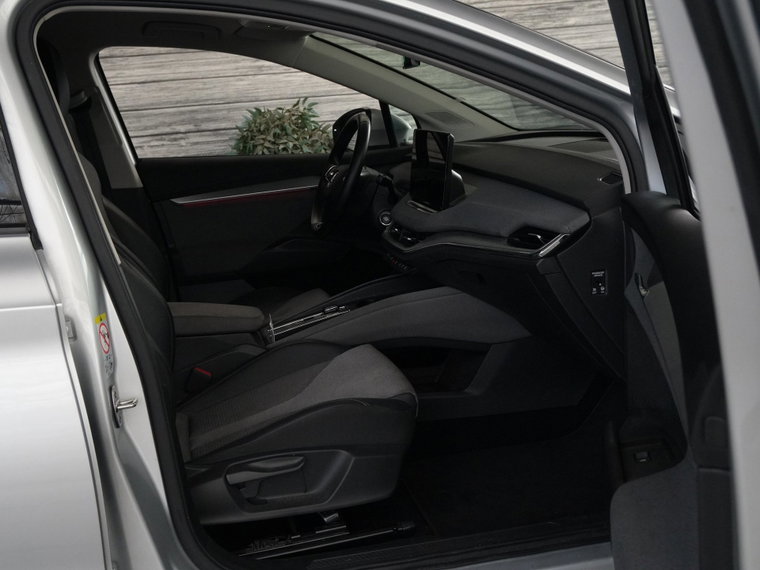 Vehicle Image 42