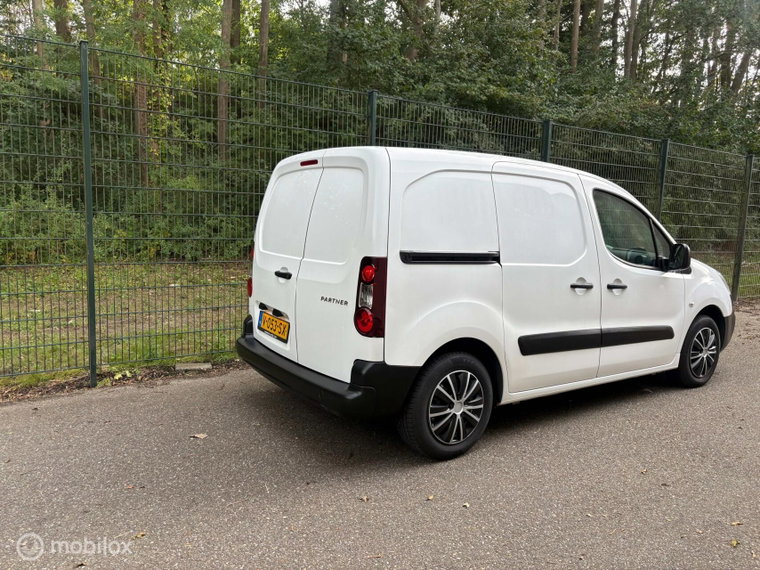 Vehicle Image 24