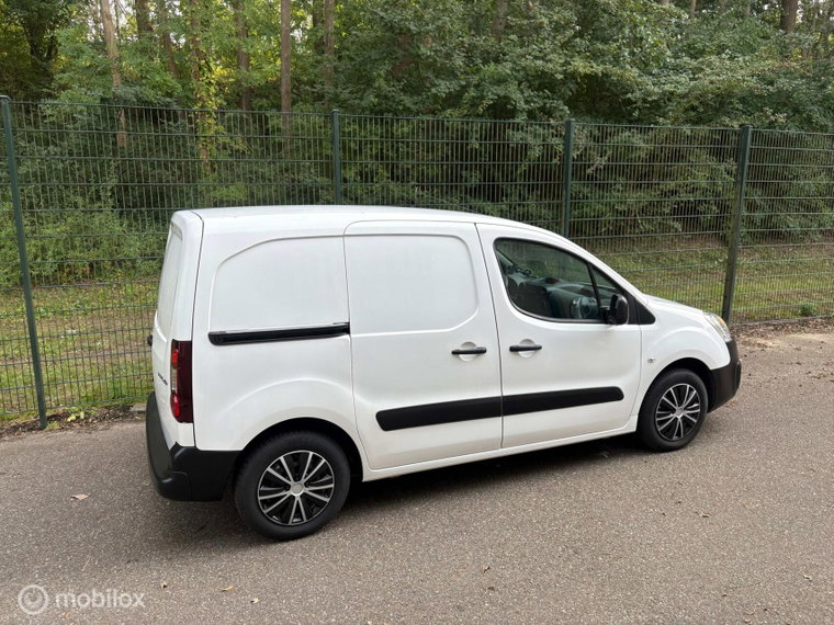 Vehicle Image 26