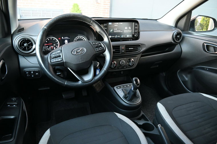 Vehicle Image 12