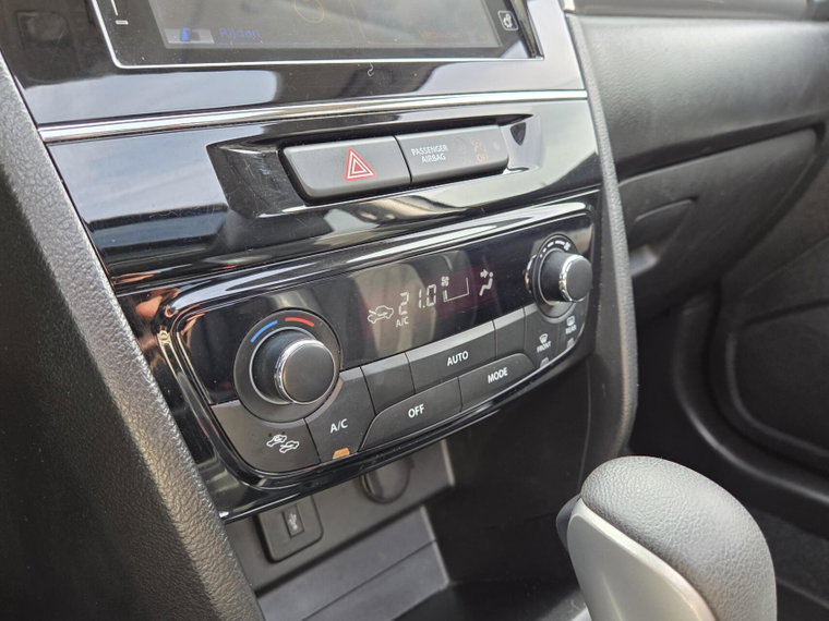 Vehicle Image 32