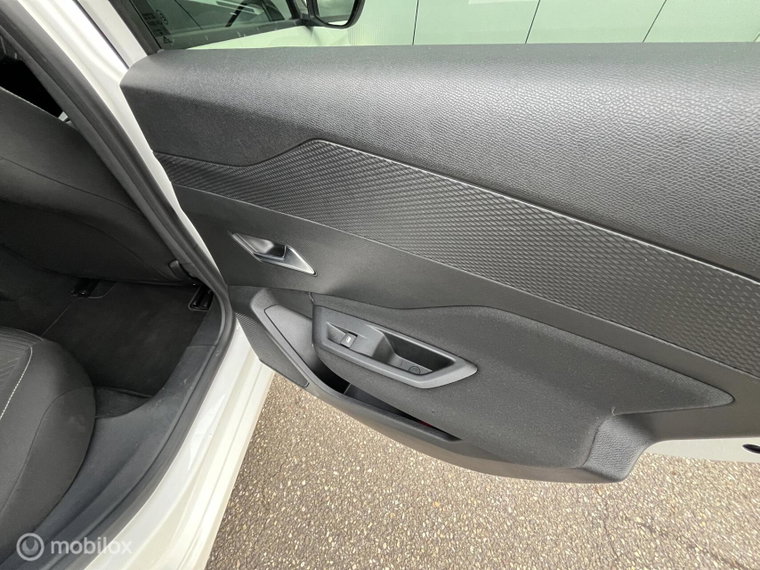 Vehicle Image 24