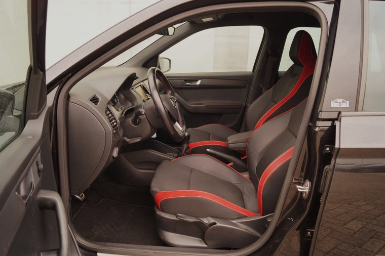 Vehicle Image 6