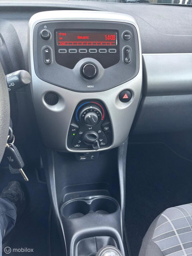 Vehicle Image 14