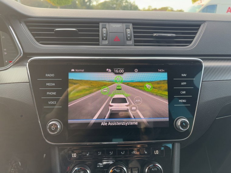 Vehicle Image 25