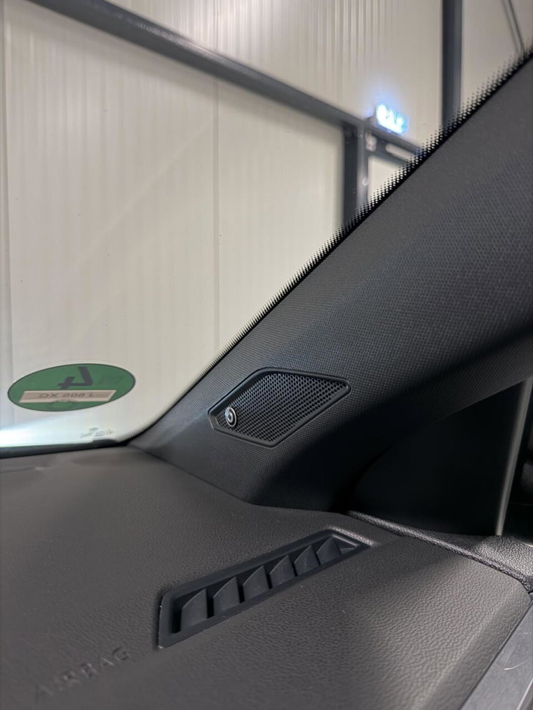 Vehicle Image 17