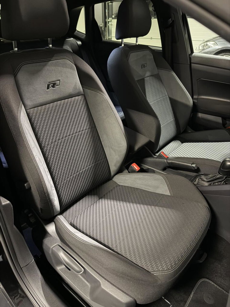 Vehicle Image 32