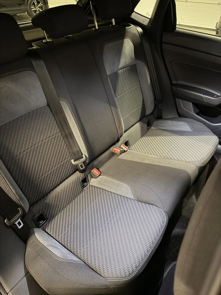 Vehicle Image 36
