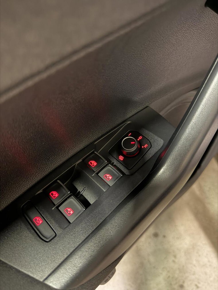 Vehicle Image 43