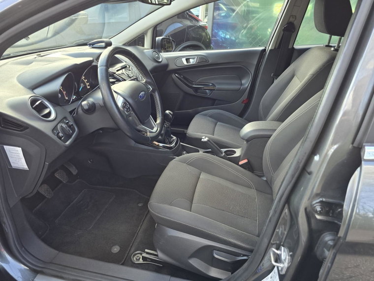 Vehicle Image 16