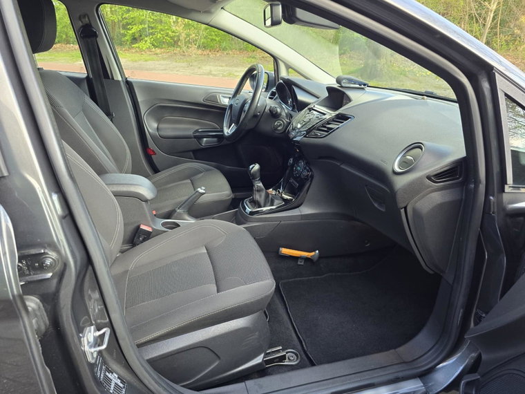 Vehicle Image 17