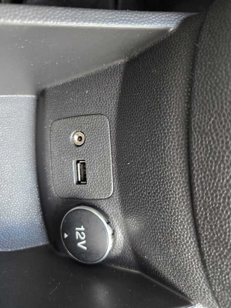 Vehicle Image 32