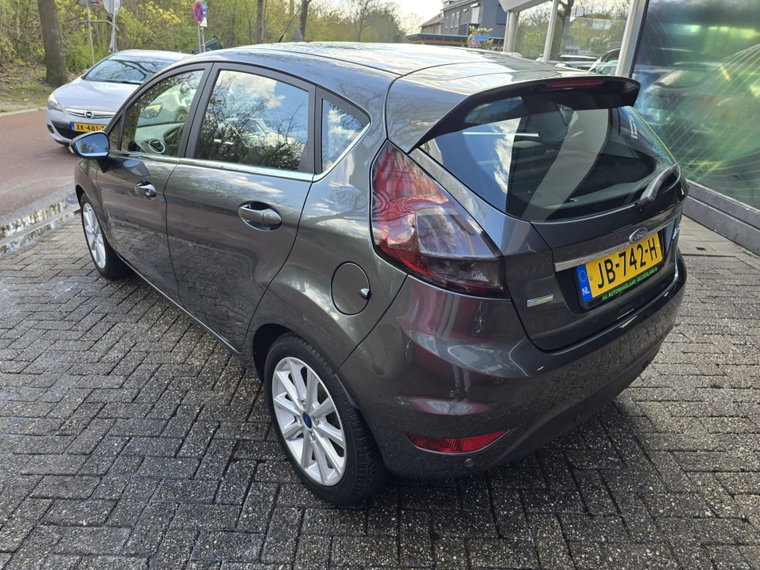 Vehicle Image 8