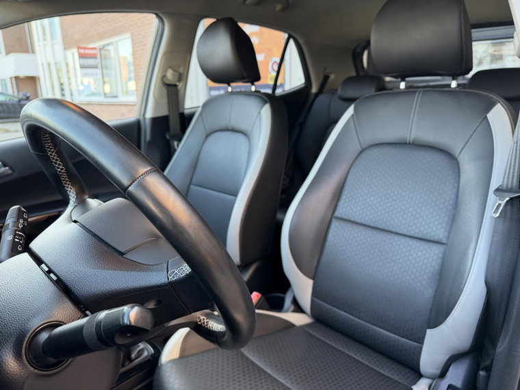 Vehicle Image 21