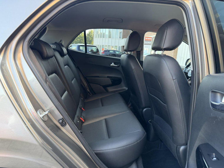 Vehicle Image 22
