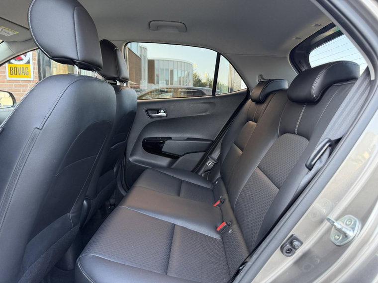 Vehicle Image 23