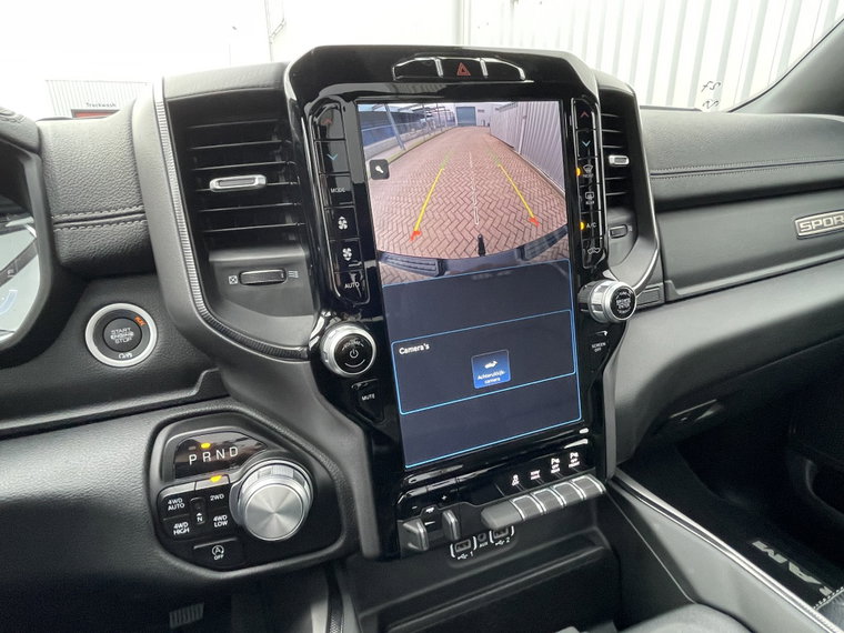 Vehicle Image 25