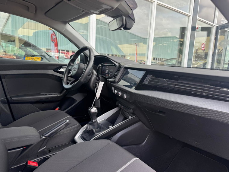 Vehicle Image 19