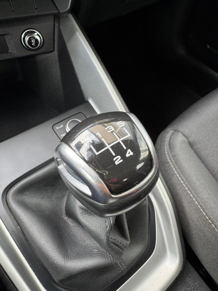 Vehicle Image 25