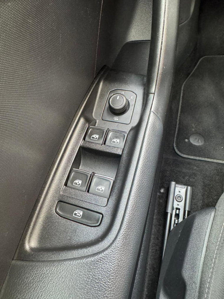 Vehicle Image 26