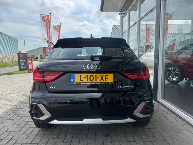 Vehicle Image 6
