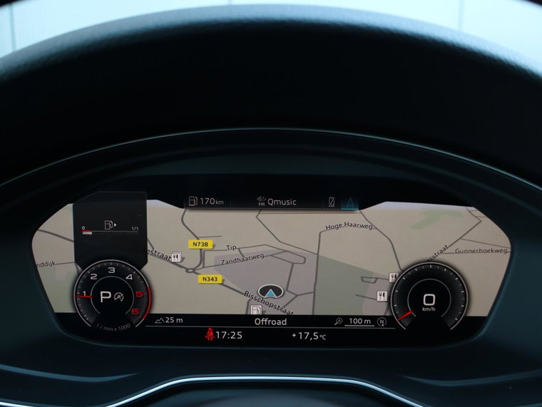Vehicle Image 32