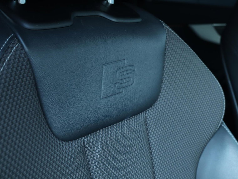 Vehicle Image 42