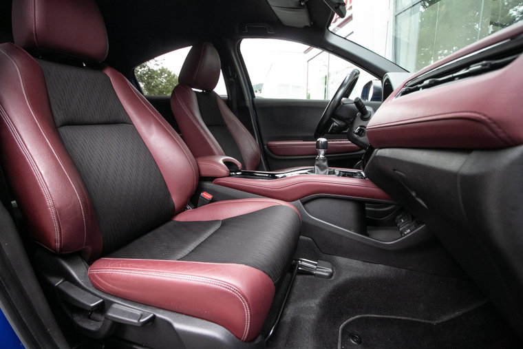 Vehicle Image 6