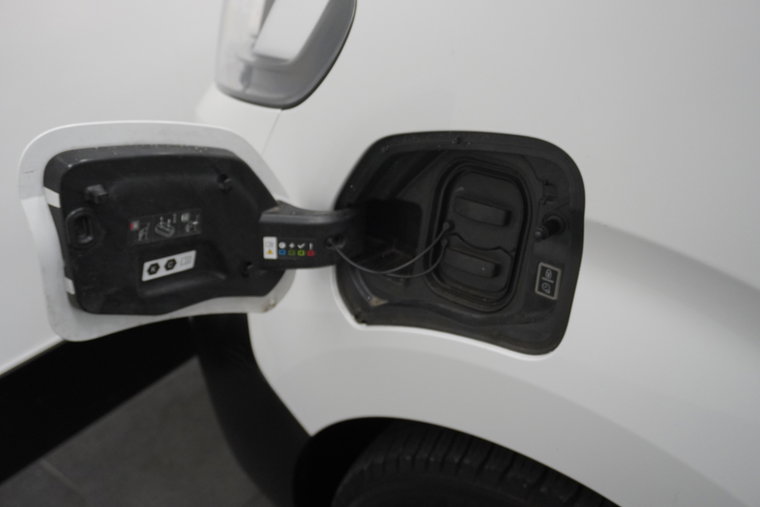 Vehicle Image 22