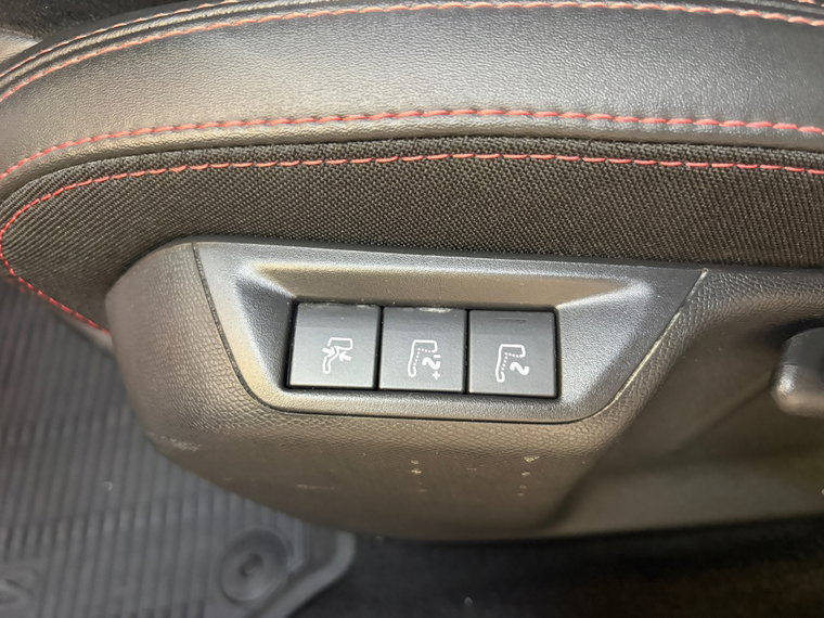Vehicle Image 32