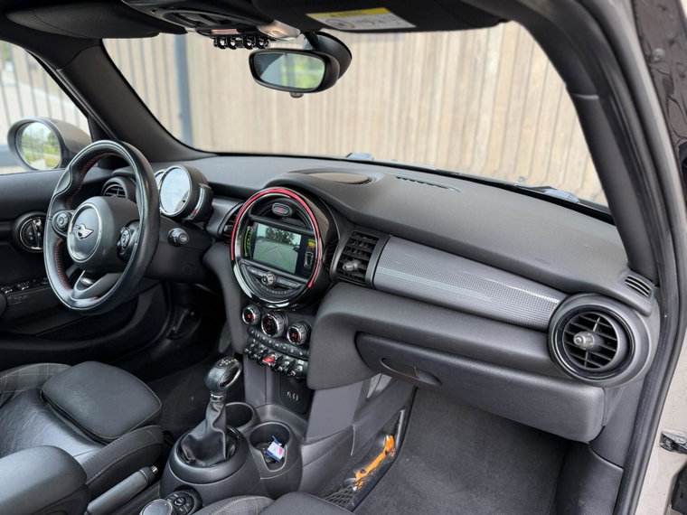 Vehicle Image 24
