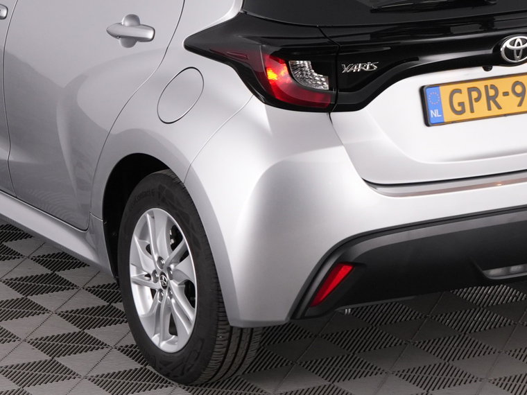 Vehicle Image 12