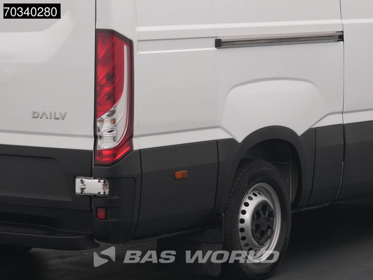 Vehicle Image 38