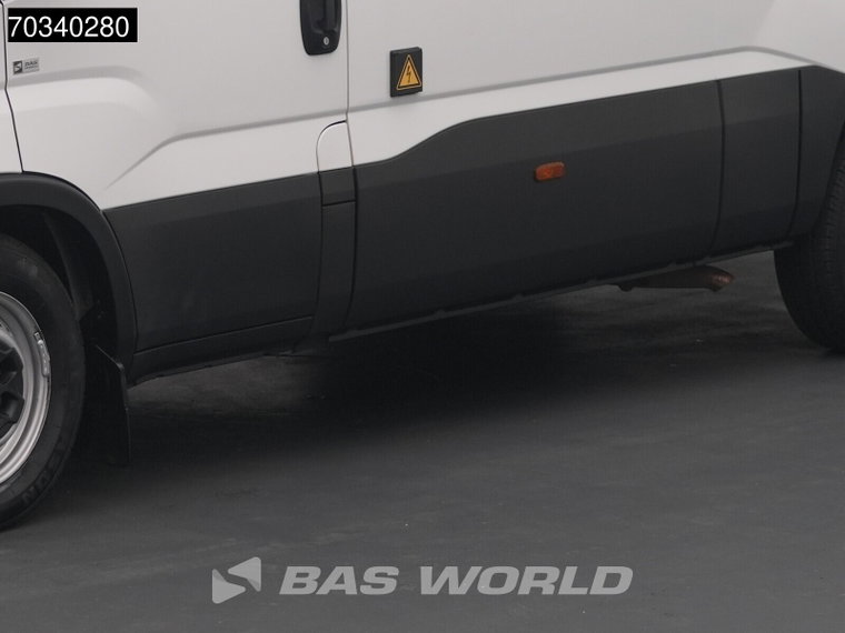 Vehicle Image 43