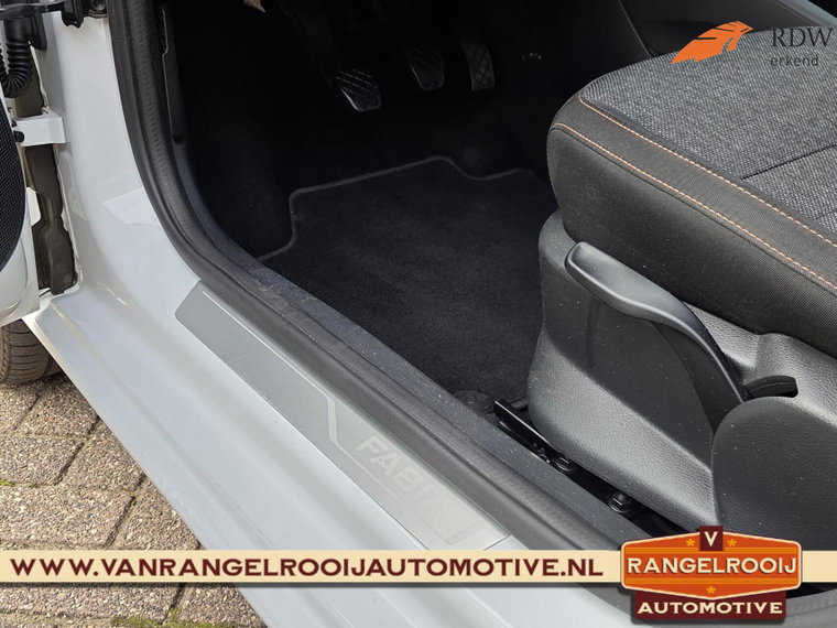 Vehicle Image 32