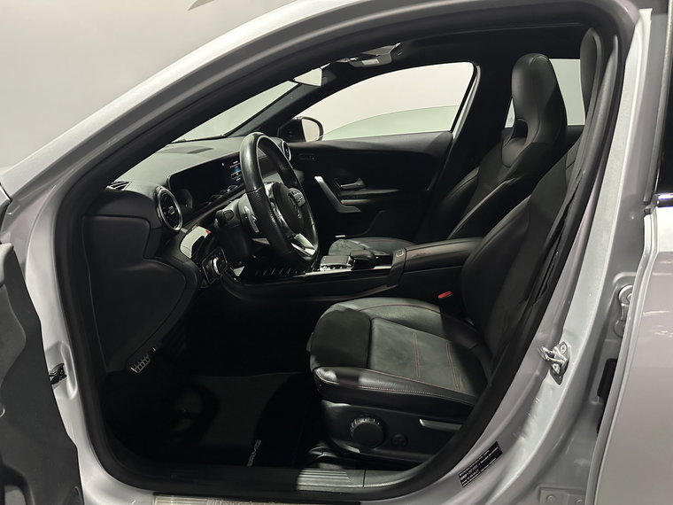 Vehicle Image 25