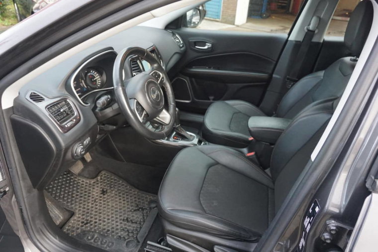 Vehicle Image 16