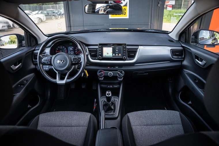 Vehicle Image 12