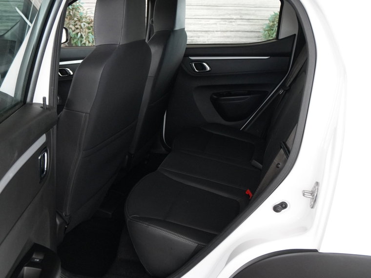 Vehicle Image 32