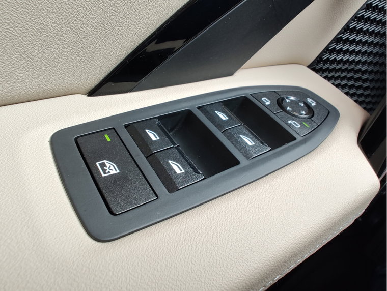 Vehicle Image 23