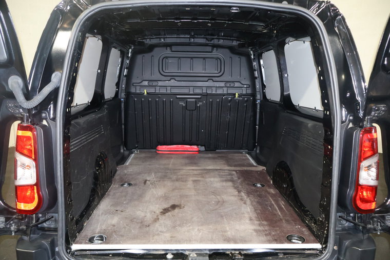 Vehicle Image 13
