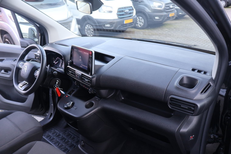 Vehicle Image 37