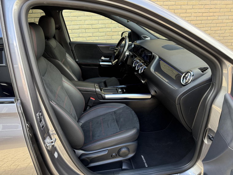 Vehicle Image 33
