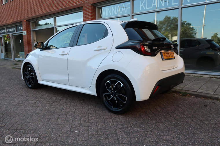 Vehicle Image 6